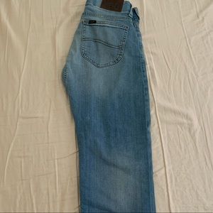 Selling these slim straight lee jeans size 28/30